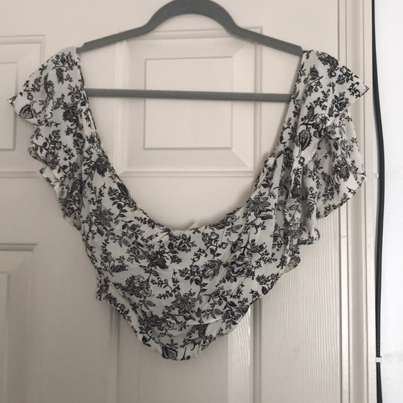 off the shoulder crop top - Picture 2 of 5